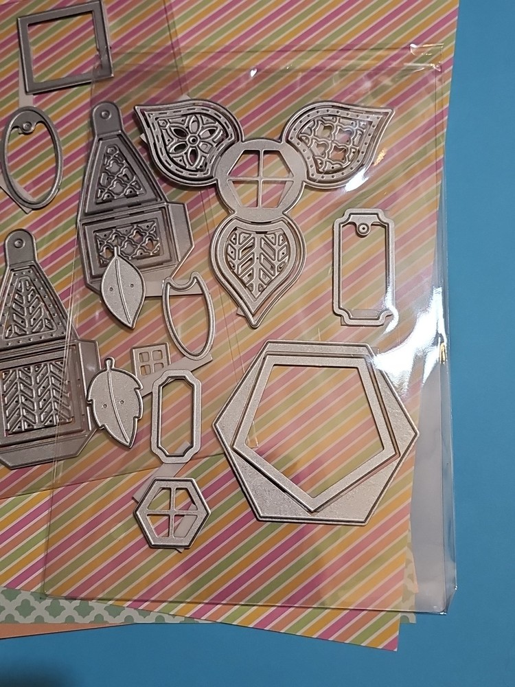 Tonic Studios Craft Kit #49 Flower Power Gift Box