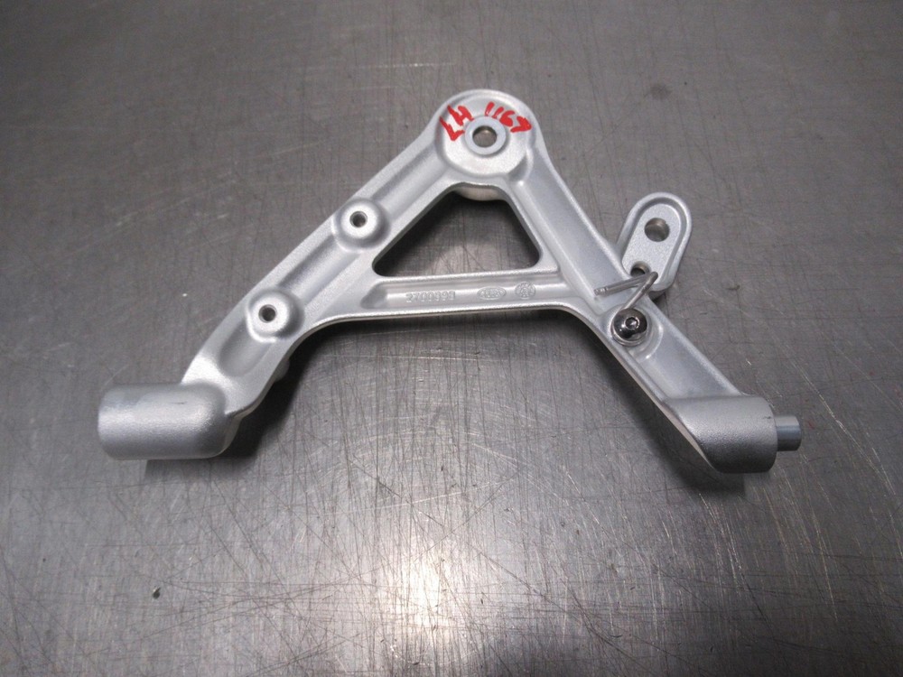 EB1167 2019 TRIUMPH SCRAMBLER 1200 XC LEFT HAND HEADLIGHT BRACKET