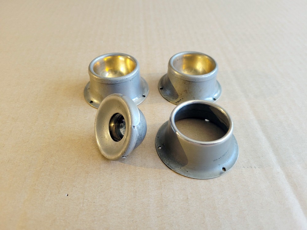 Set of 3 Gilbert needle holder cups