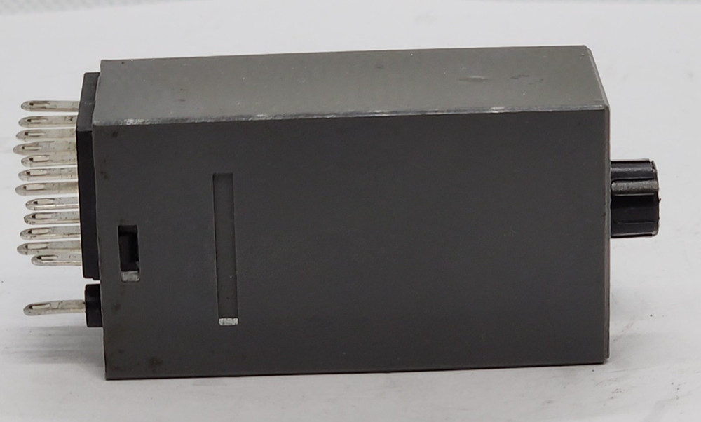 IDEC GT5Y-4SN 24VDC ELECTRONIC TIMER & SOCKET [RC2-4]