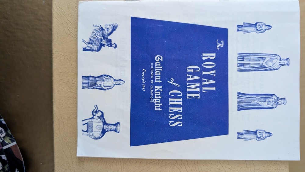 Vintage Galant Knight Chess Set