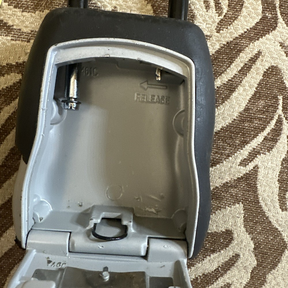 Master Lock Combination Box Portable Security Safe 4-Digit Key Storage Lock Box