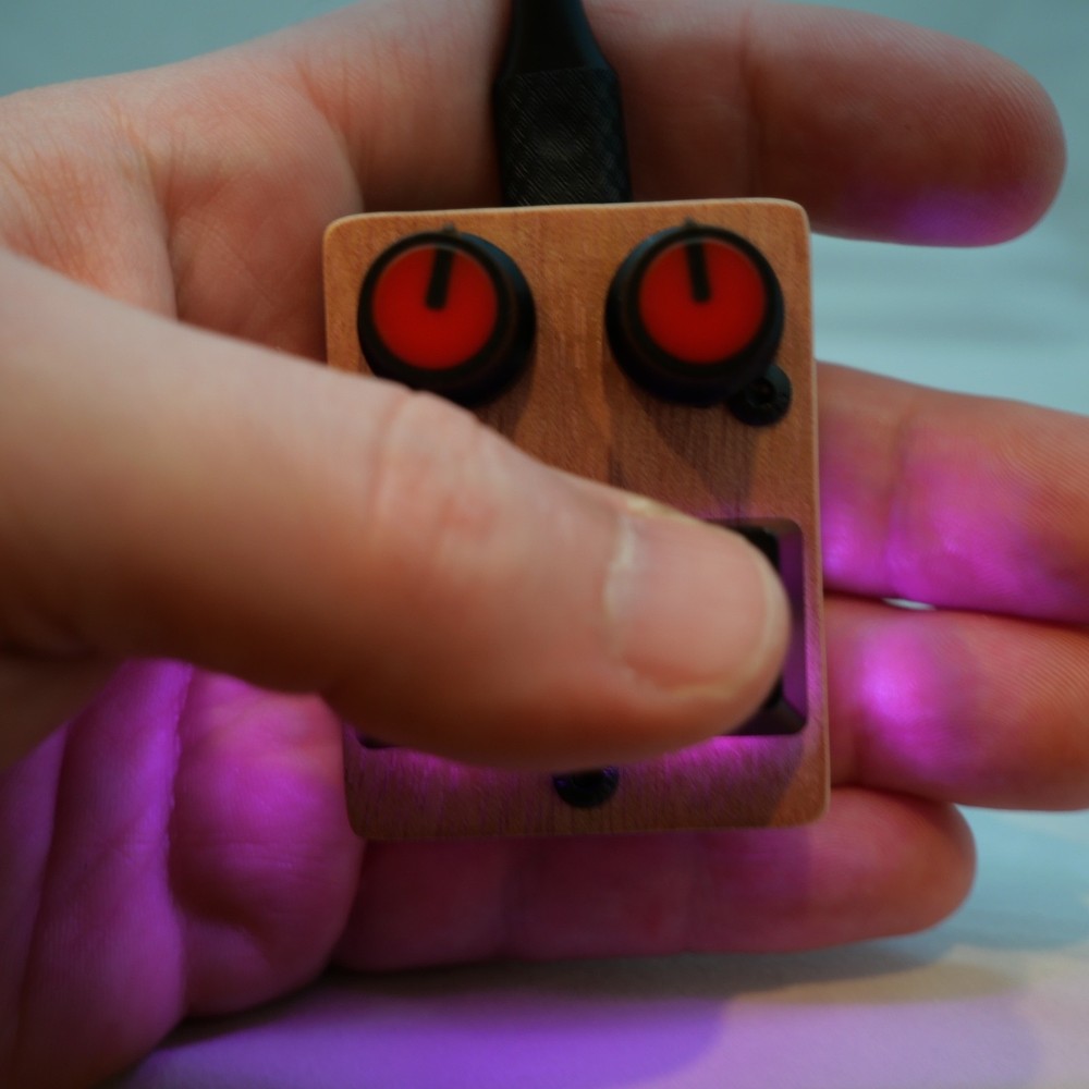 madMidiMini Compact Midi Controller with 2 Note Buttons 2 Potentiometers and LED