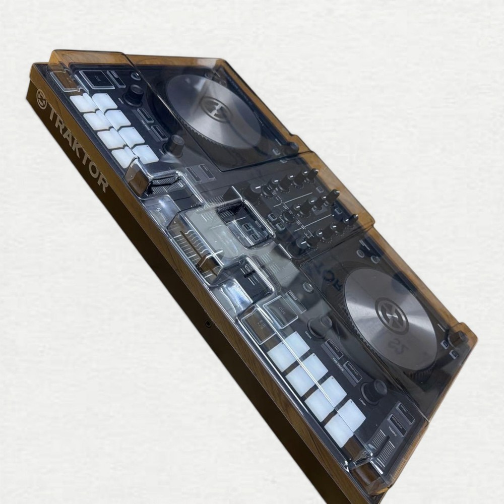 Native Instruments Traktor Kontrol S2 MK3 DJ Controller Tabletop 2-Channel Black