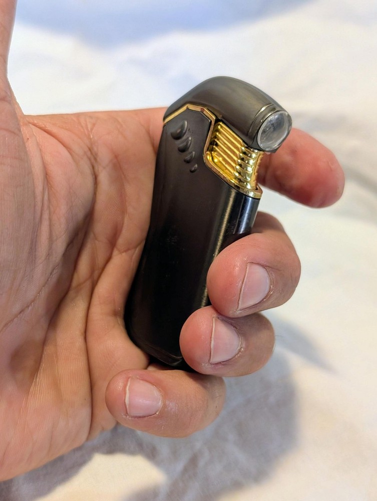 Retro Sci-Fi Design Refillable Pocket Cool Lighter