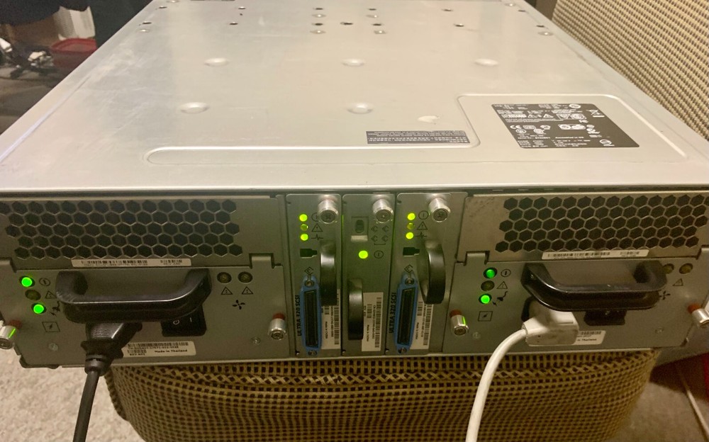 Dell PowerVault 2205 Storage Array works no drives