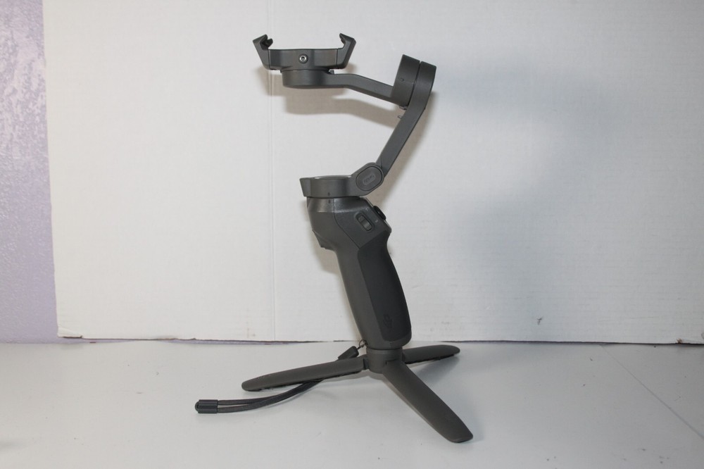 DJI Osmo Mobile 3 - Gimbal Stabilizer