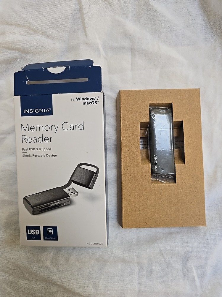 Insignia- USB 3.0 Memory Card Reader - NS-DCR30S2K