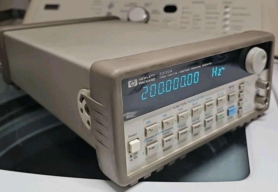 HP Agilent 33120A 15 MHz Function Arbitrary Waveform Generator - Excellent Cond.