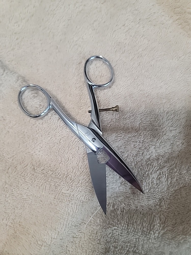 Mundial 4-1/2" Classic Forged Button Hole Scissors #252