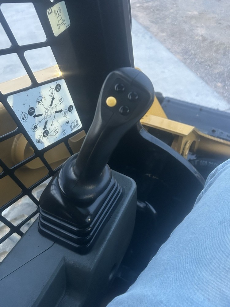 CAT SKID STEER 236D