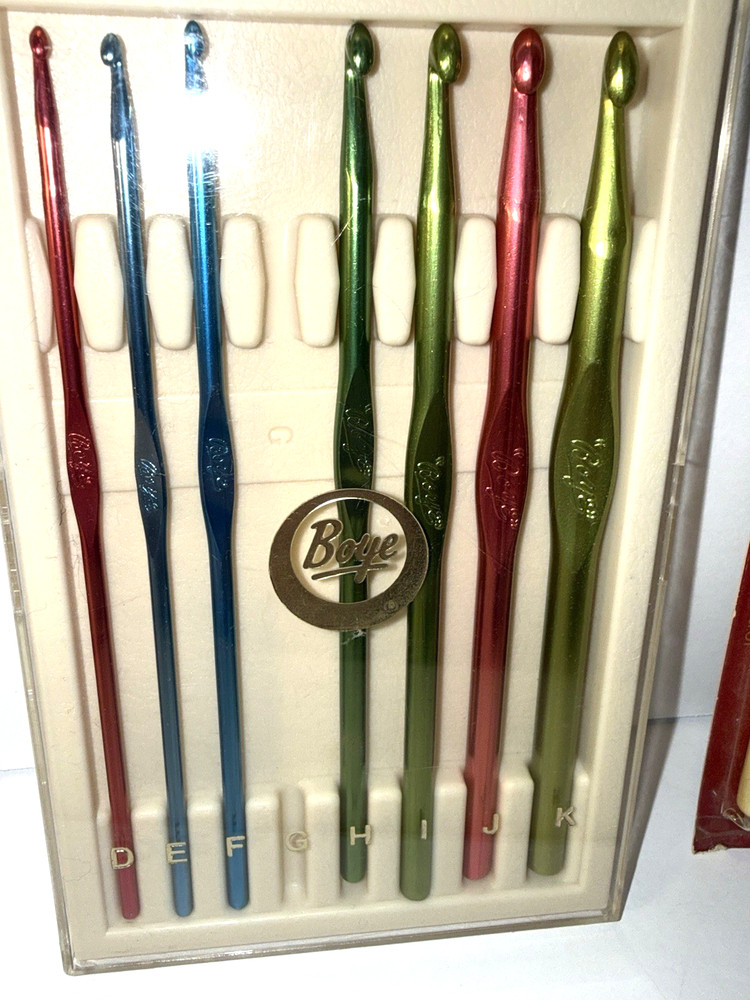 Retro Crochet Needle Set with Retro Case
