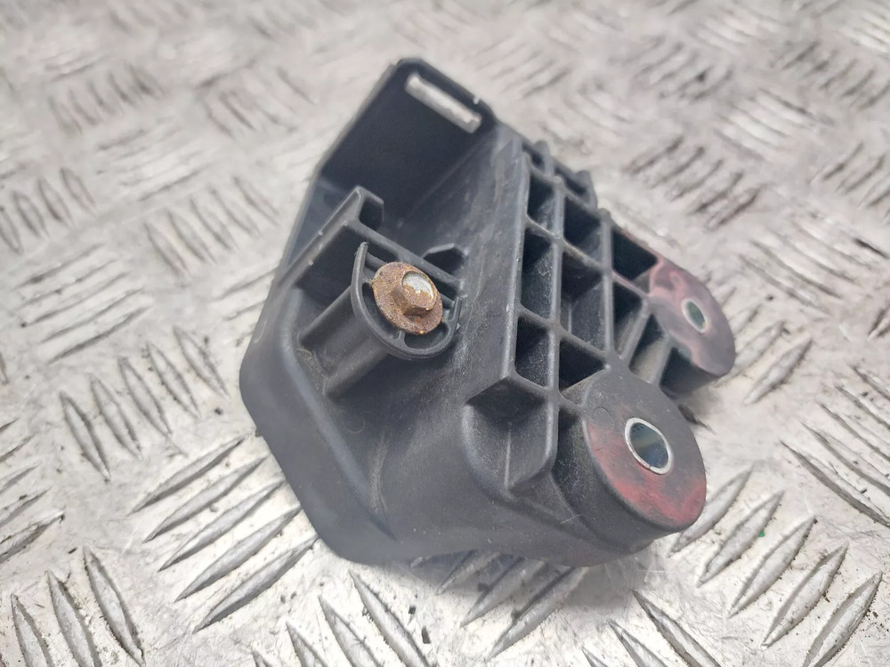 FIAT TIPO RADIATOR MOUNT BRACKET RIGHT DRIVER SIDE 2017