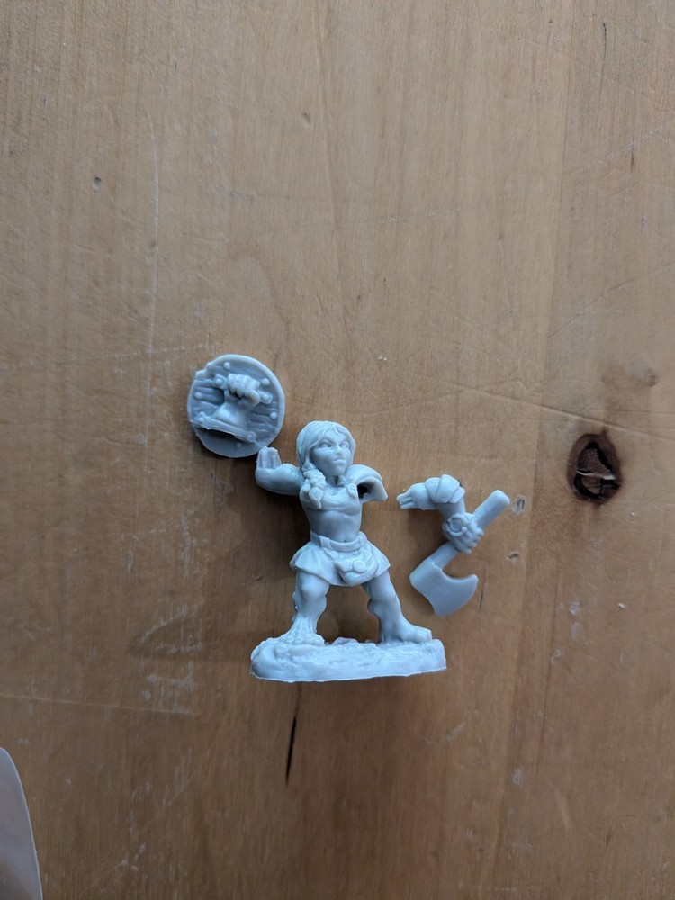 Reaper Bones 4 Female Halfling Fighter