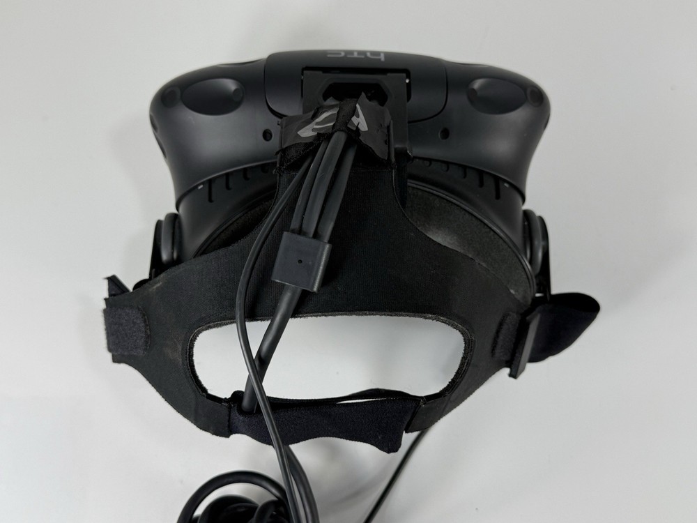 HTC Vive Virtual Reality System Bundle with Controllers - Missing Link Box