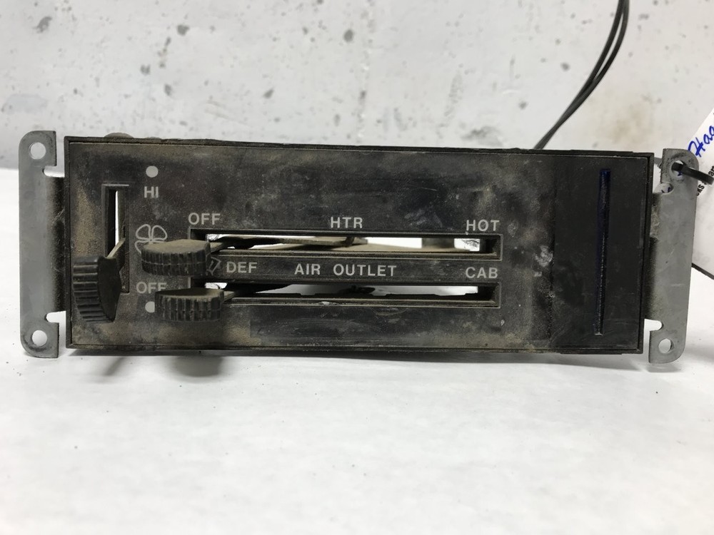 International S1700 Heater A/C Temperature Controls - Used