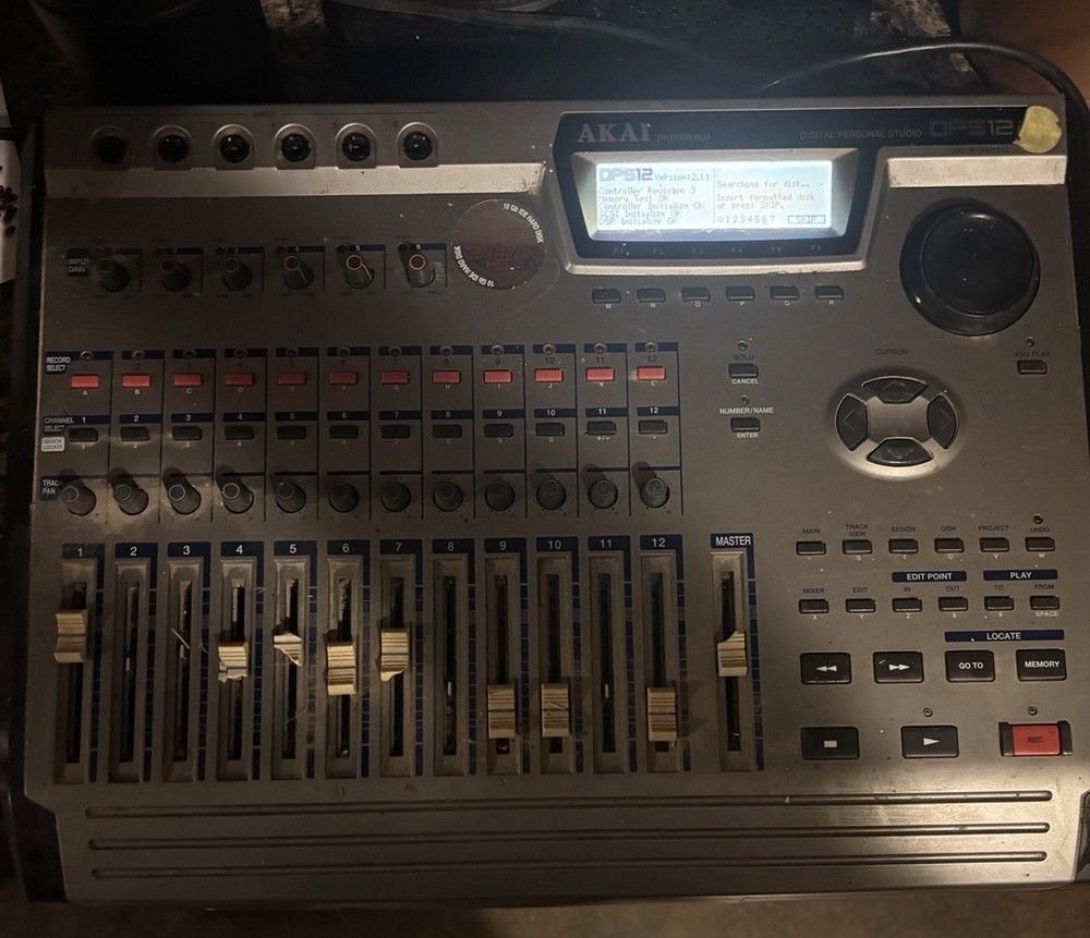 AKAI DPS12i Professional Digital Personal Studio
