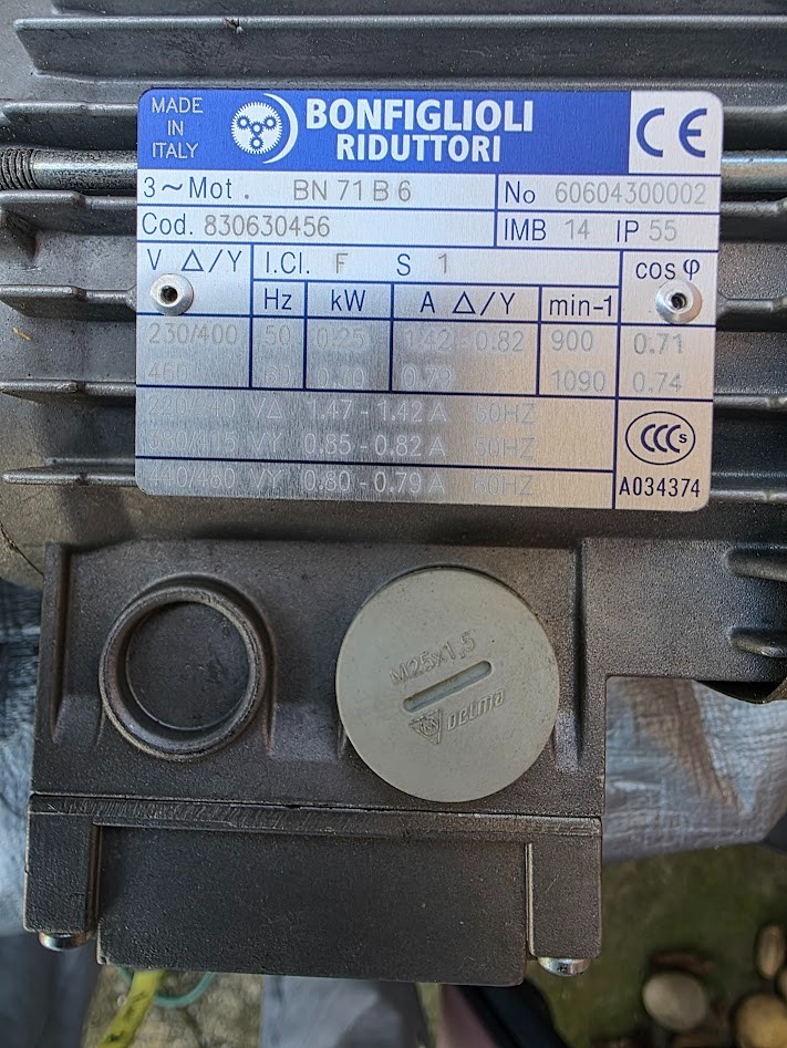 BONFIGLIOL RIDUTTORI VF63 All specifications are embosed on the motor.