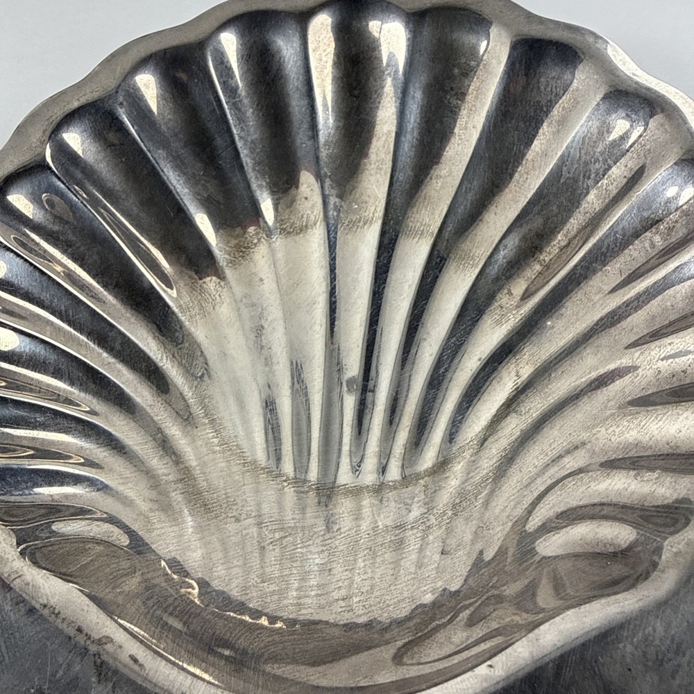 Vtg Oneida Silversmiths 7.5” Clam Scallop Shell Shaped Candy Nut Dish Set Of 2