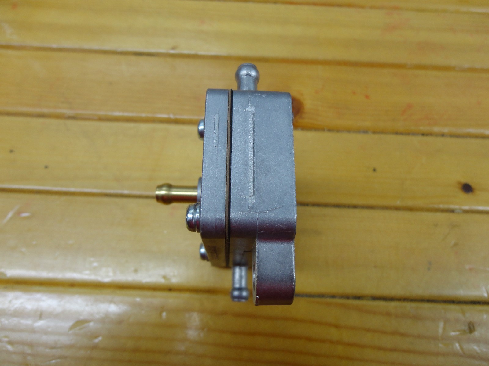 NEW MIKUNI FUEL PUMP DF44-211 SINGLE OUTLET FITS MANY