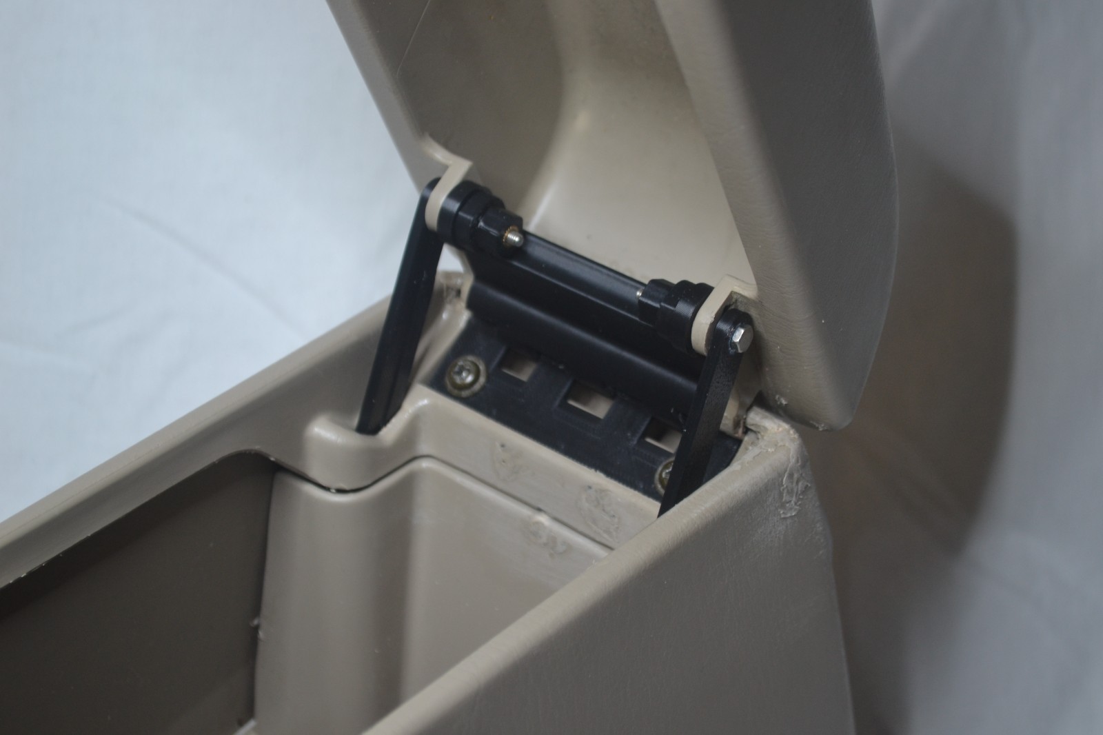 1999-2001 Corolla Center Console Hinge Replacement with Support Arms