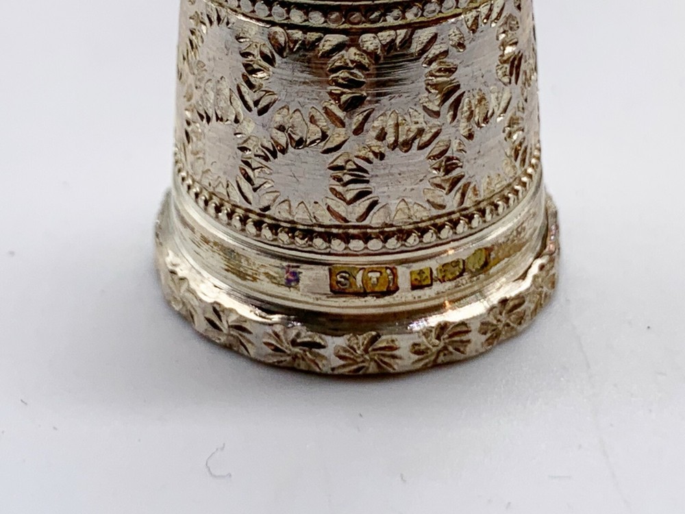 ANTIQUE SOLID STERLING SILVER STARBURST PATTERN SEWING THIMBLE