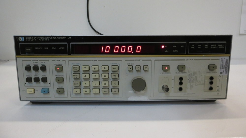 HEWLETT-PACKARD 3336A SYNTHESIZER /LEVEL GENERATOR