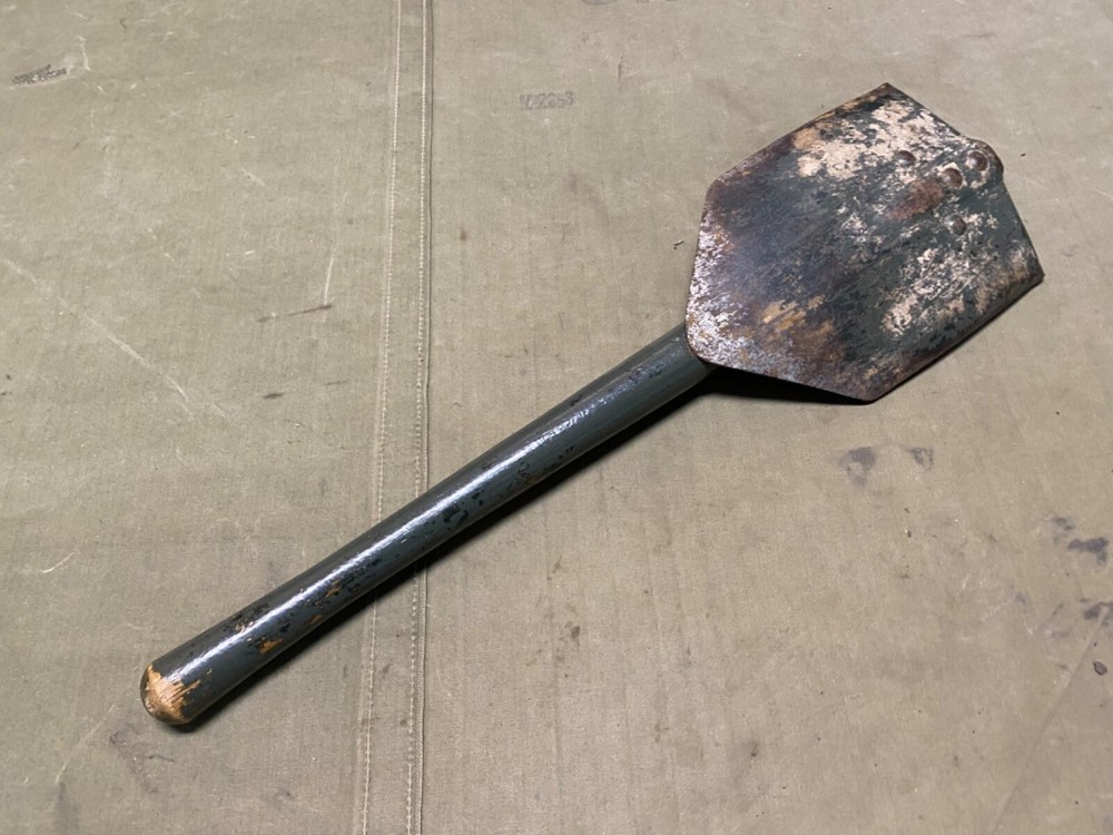 ORIGINAL WWII US ARMY M1943 COMBAT FIELD FOLDING SHOVEL-DATED 1945
