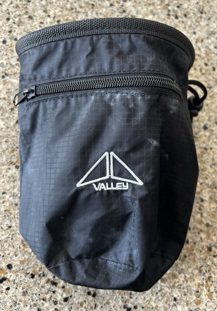 Valley Climbing Chalk Bag with Adjustable Strap and Zipper Pocket