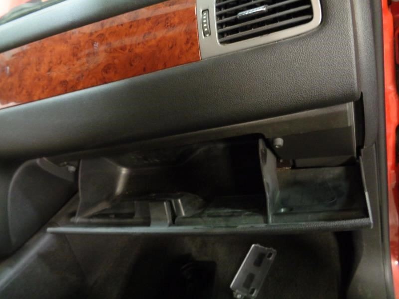 AVALNCH15 2011 Glove Box 1580903