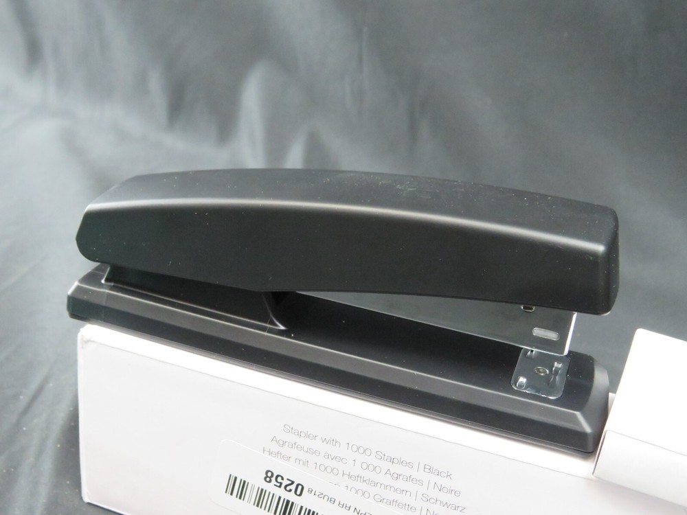 Amazon Basics Stapler 1000 Staples Heavy Duty