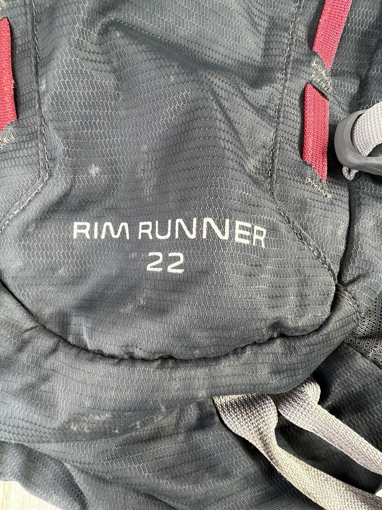 CamelBak Rim Runner 22 Hydration Backpack 22L Gray/Red