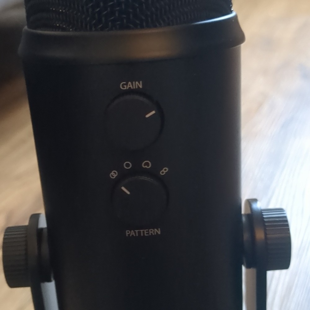 Blue Yeti Blackout Edition USB Microphone Black, Multi-Pattern, Mute Button