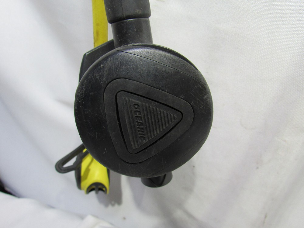 oceanic octopus glo DATA PLUS dive computer , regulators