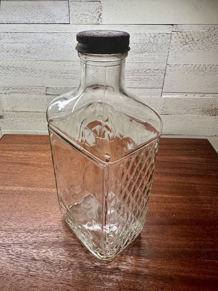 RICHARDS WINE CELLAR, 4/5 QUART BOTTLE