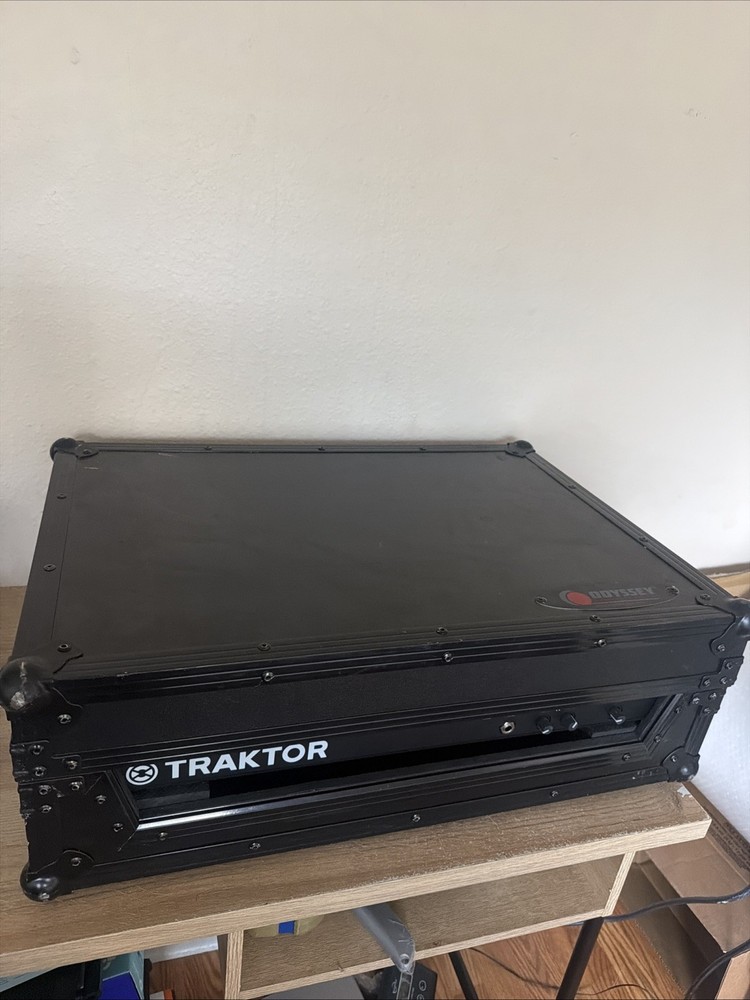 traktor kontrol s4 With Case