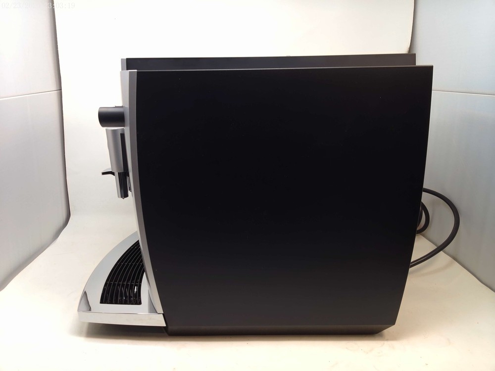 Jura E6 Superautomatic Espresso Machine (Platinum) - Used