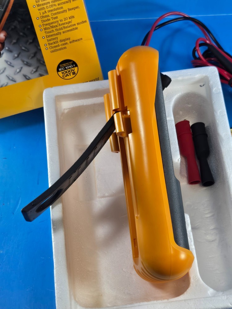 Fluke 787 ProcessMeter Calibrator Meter Multimeter , New