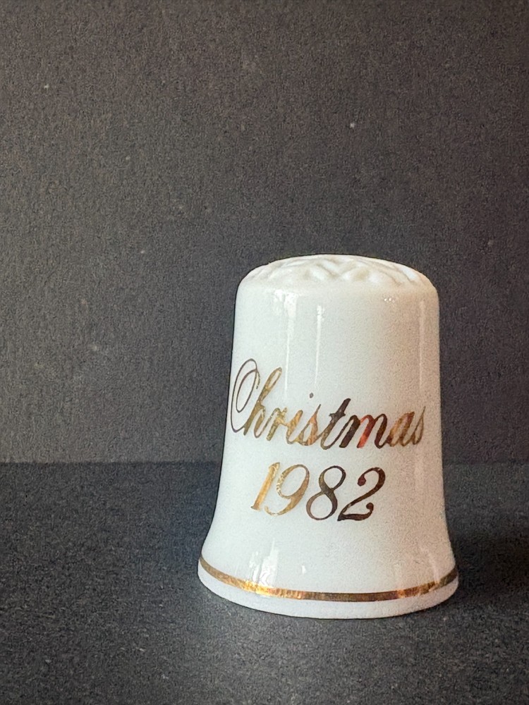 Avon Christmas Thimble 1982