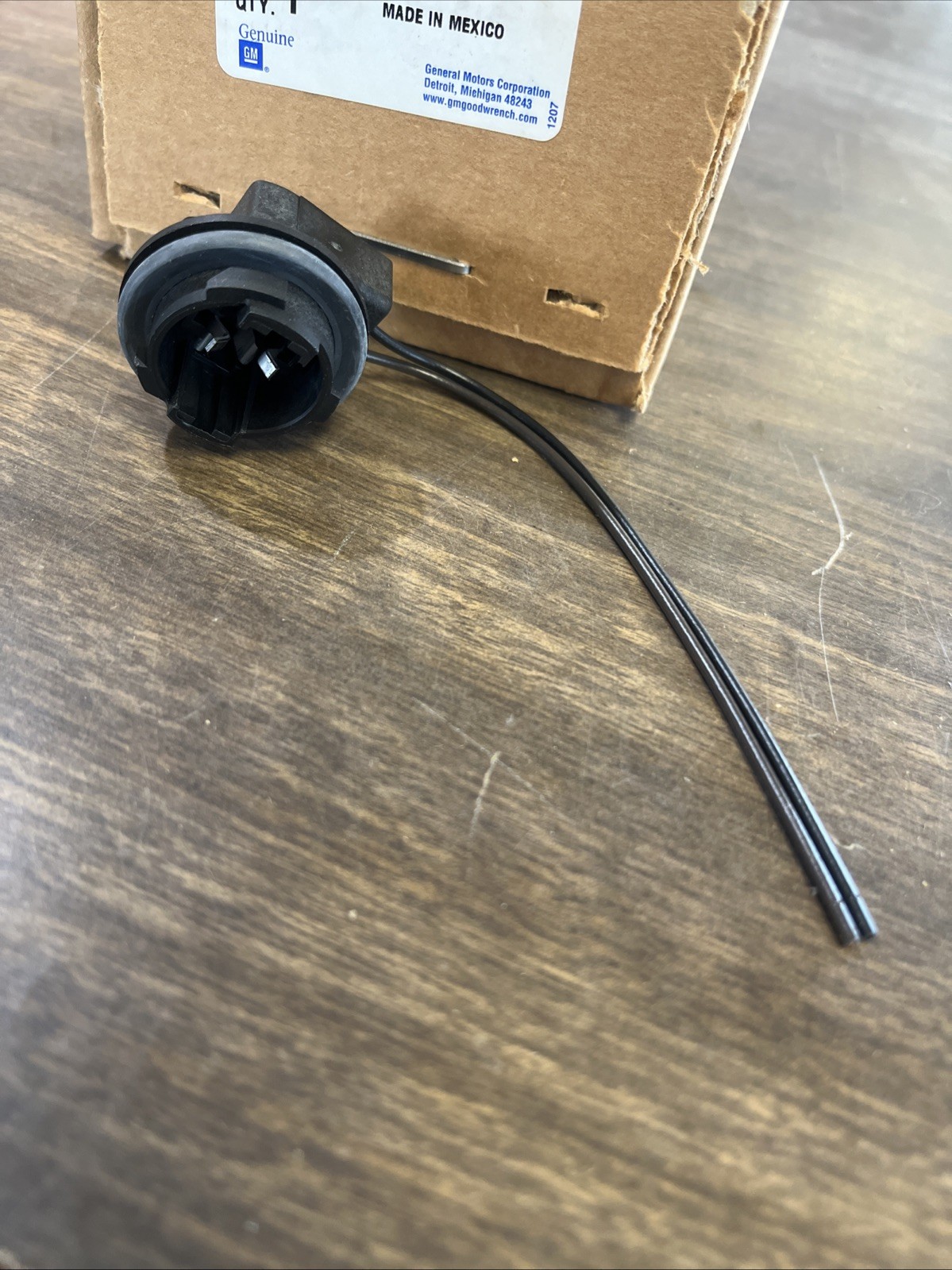 Genuine GM Tail Lamp Socket 15876348