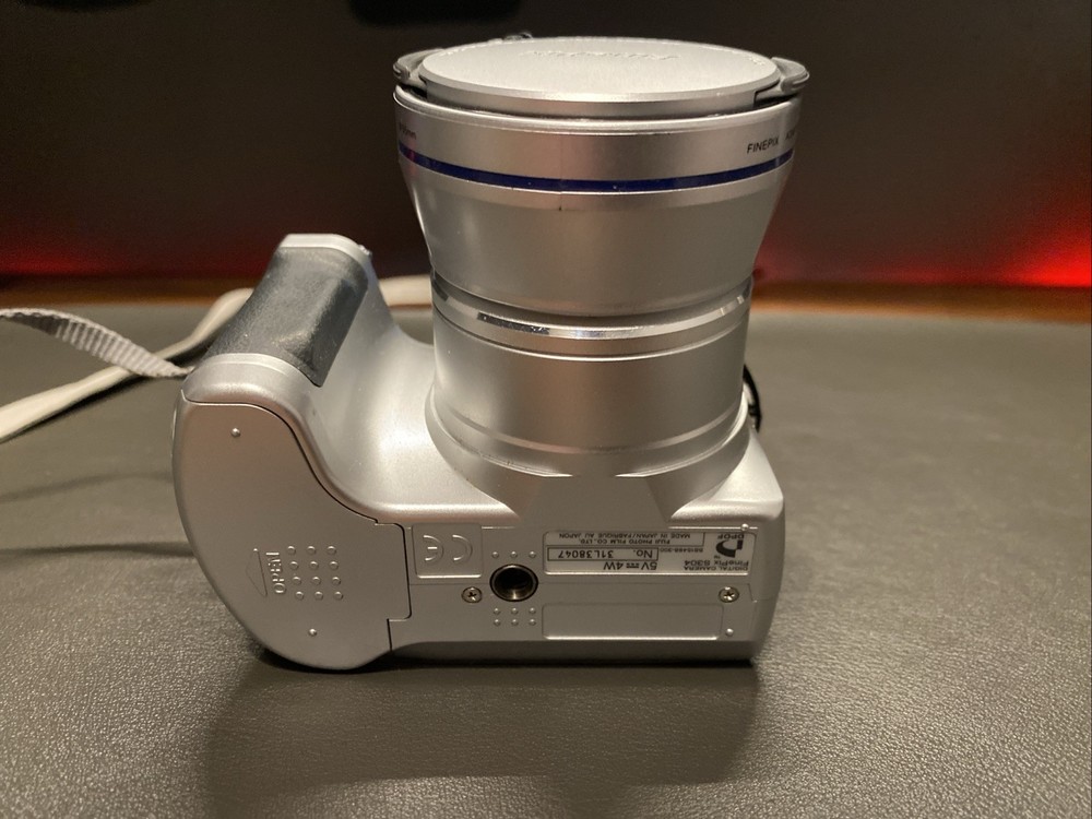 Fujifilm FinePix S304 Digital Camera Silver Working Condition
