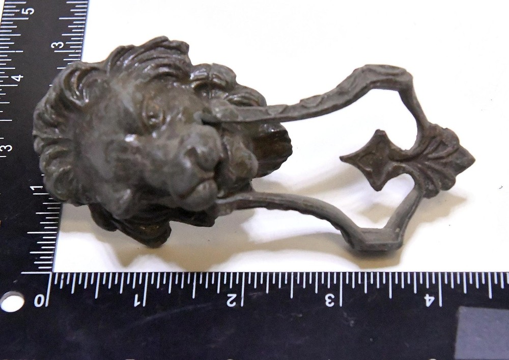 VINTAGE BRASS LIONS HEAD DRAWER PULL HANDLE