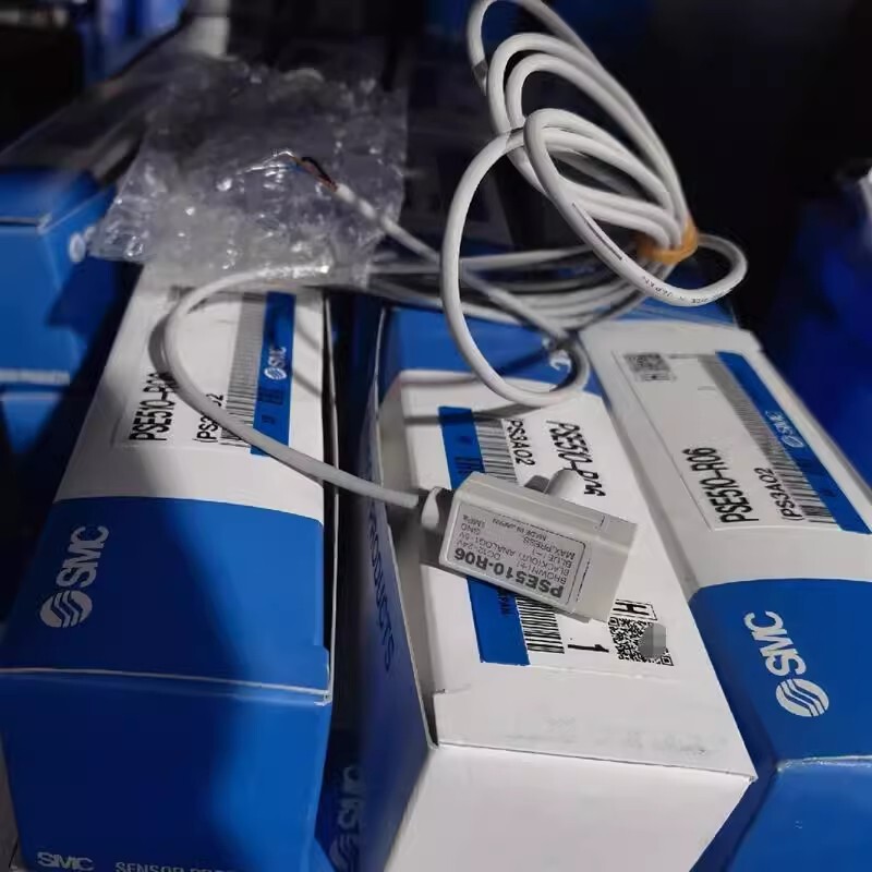 1pcs New SMC Switch Pressure Sensor  PSE510-R06