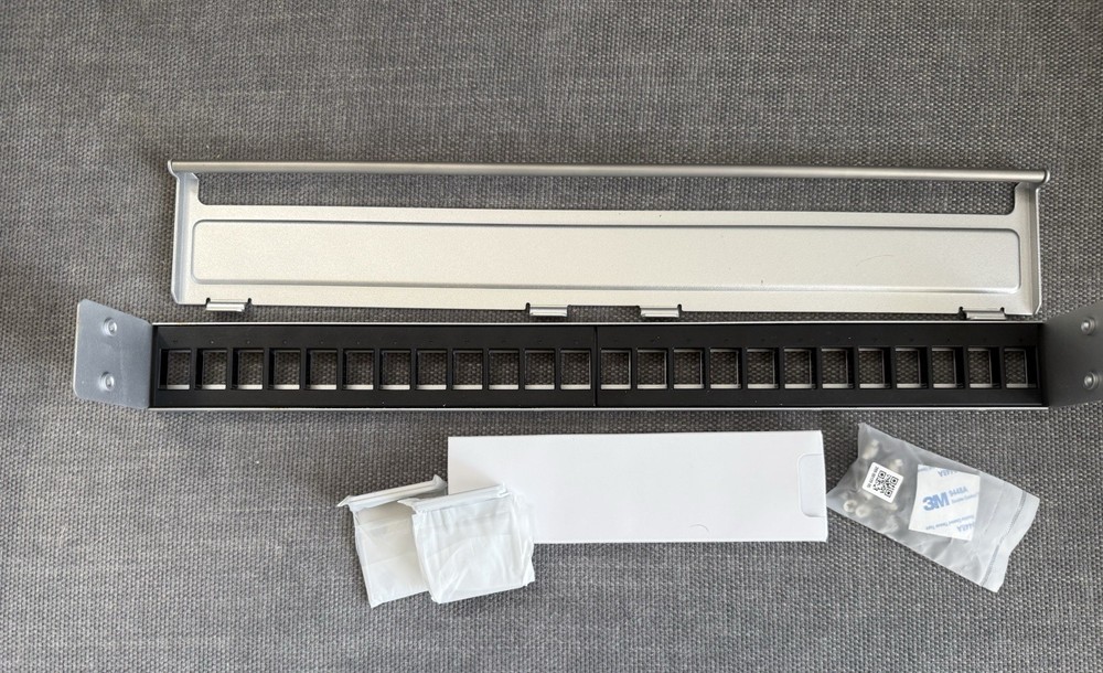 Ubiquiti Unifi Rack Mount Blank Patch Panel 24-Port UACC-RACK-PANEL-PATCH OPEN B