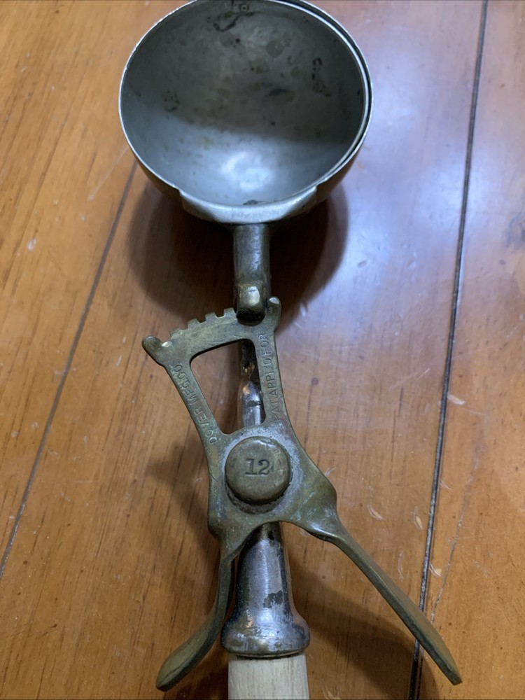 Vintage Dover Mfg. #12 Scoop