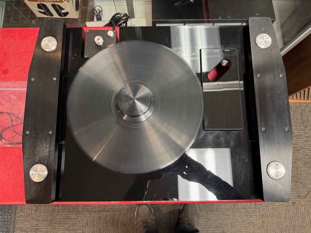 Basis Ovation turntable with dust cover