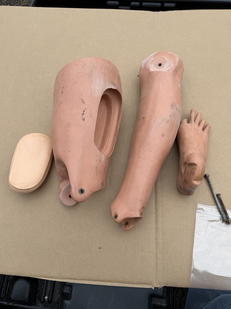 Laerdal Manikin Right Leg