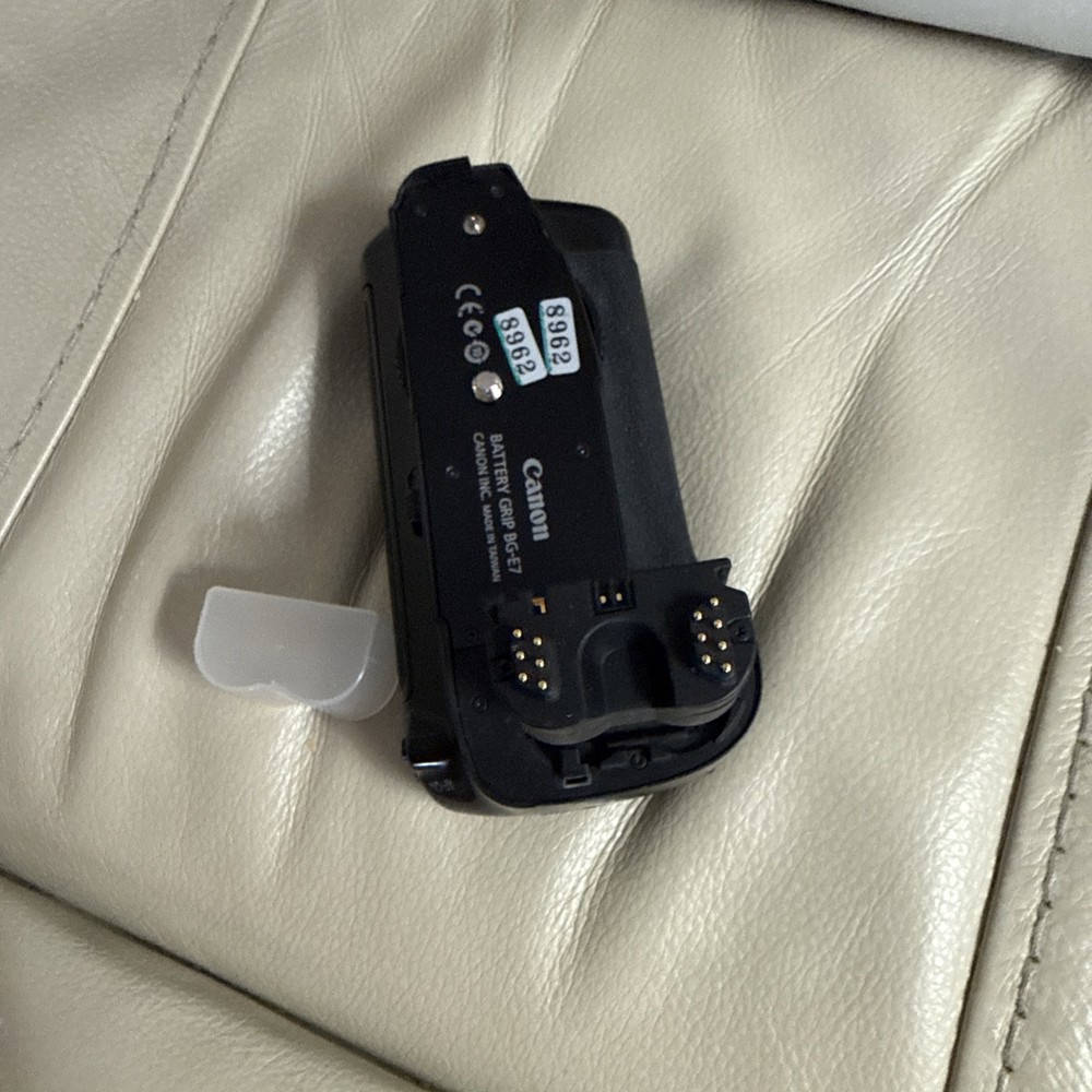 Genuine Canon BG-E7 Battery Grip for 7D