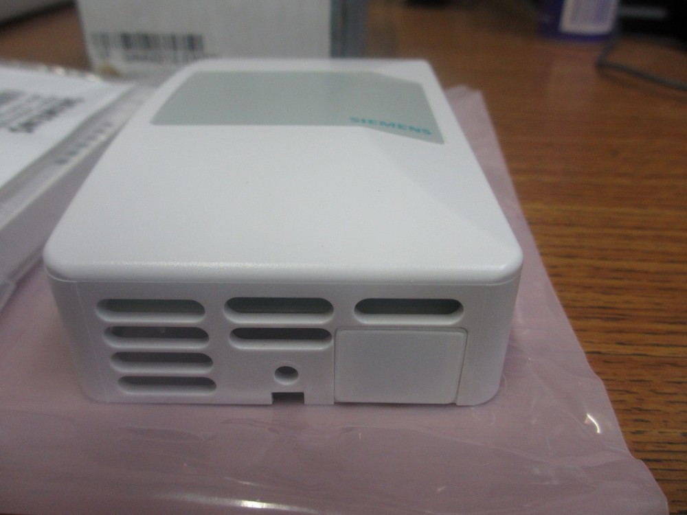 SIEMENS Room Temperature Sensor, QAA2212.EWSN