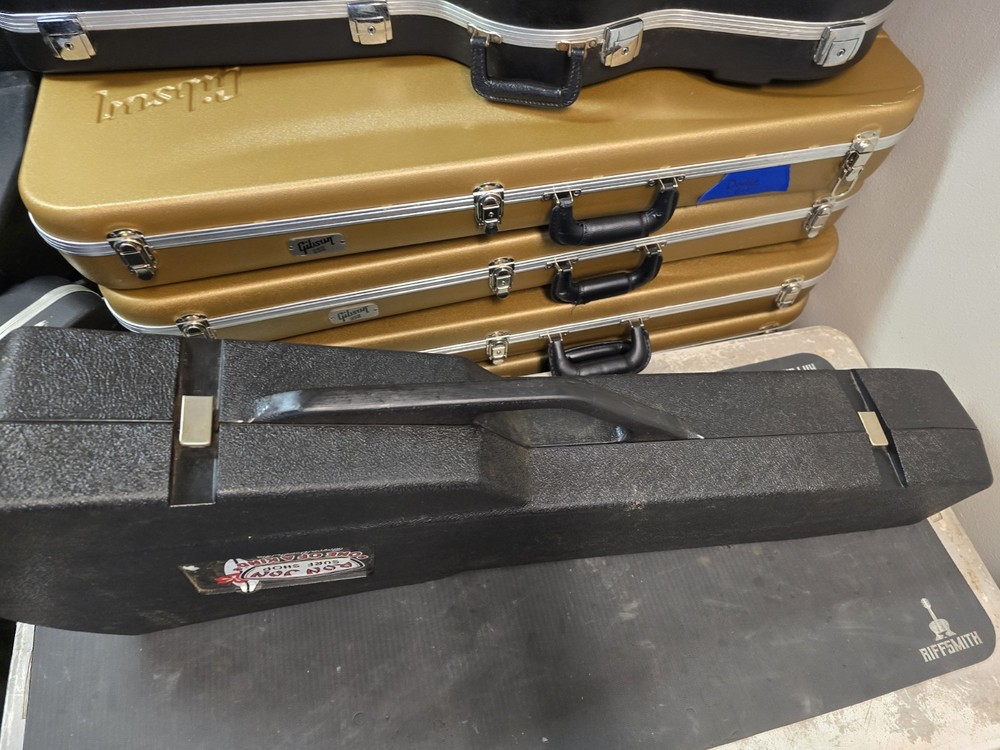 Gibson protector hard shell Black lining SG great cond 3 Latch #2